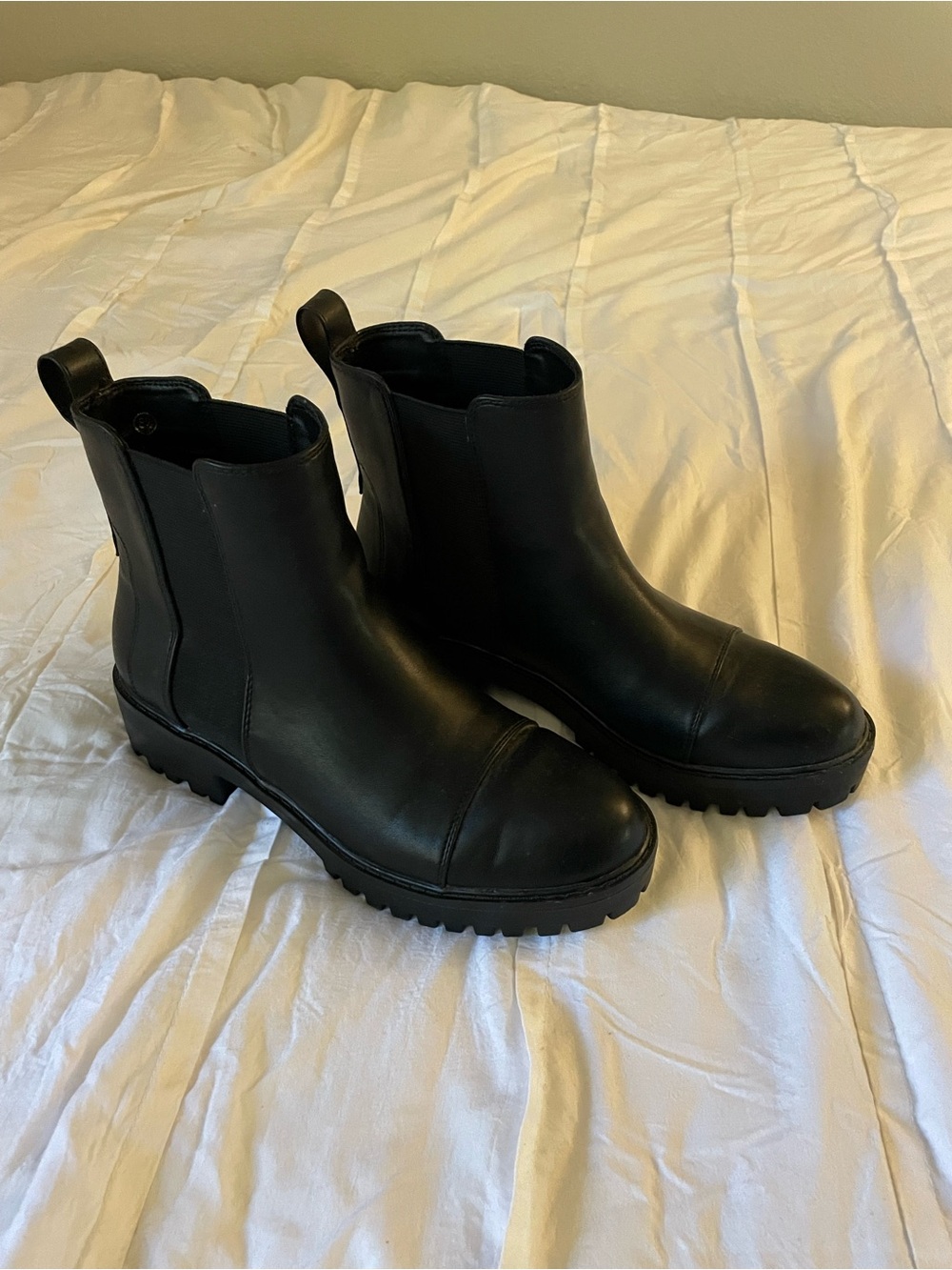 Women’s Black Chelsea Lug Boot — Classic Slip-On Style